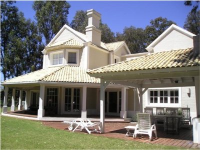 Casa en venta y alquiler temporario Club Laguna Blanca  4 dormitorios