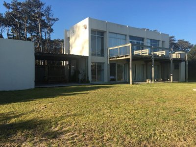 Casa en venta y alquiler temporario Jose Ignacio 3 dormitorios