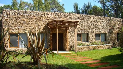 Casa en venta y alquiler temporario Club Laguna Blanca  4 dormitorios