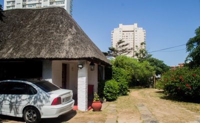 Casa en venta y alquiler temporario Playa Mansa 4 dormitorios