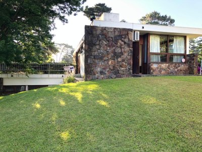 Casa en venta Playa Mansa 3 dormitorios
