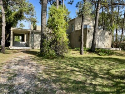 Casa en venta Club Laguna Blanca  5 dormitorios