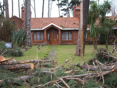 Casa en venta y alquiler temporario Playa Mansa 3 dormitorios