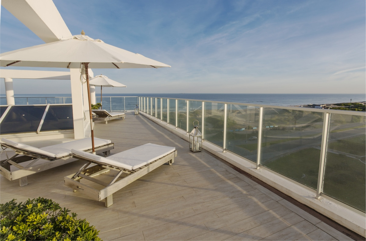 LUJOSO PENTHOUSE DUPLEX en Playa Brava, primera línea Parada 31