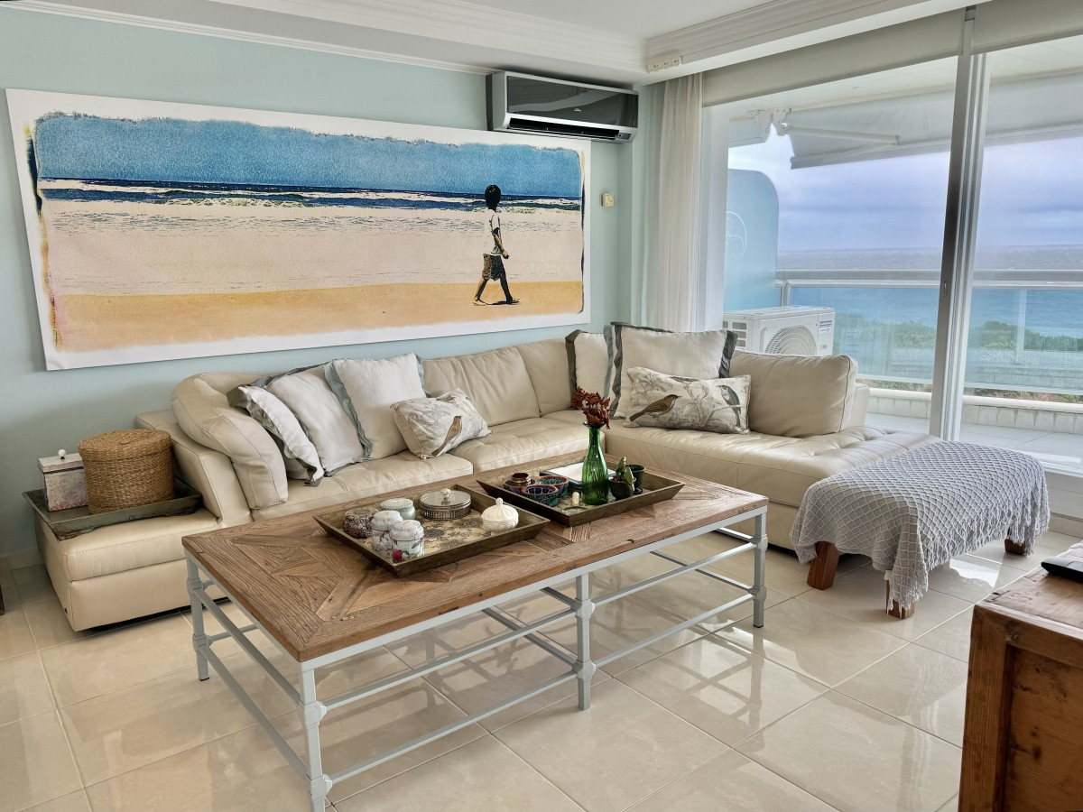 Apartamento de 3 dormitorios y servicio frente al mar en Playa Mansa, ALQUILER TEMPORADA