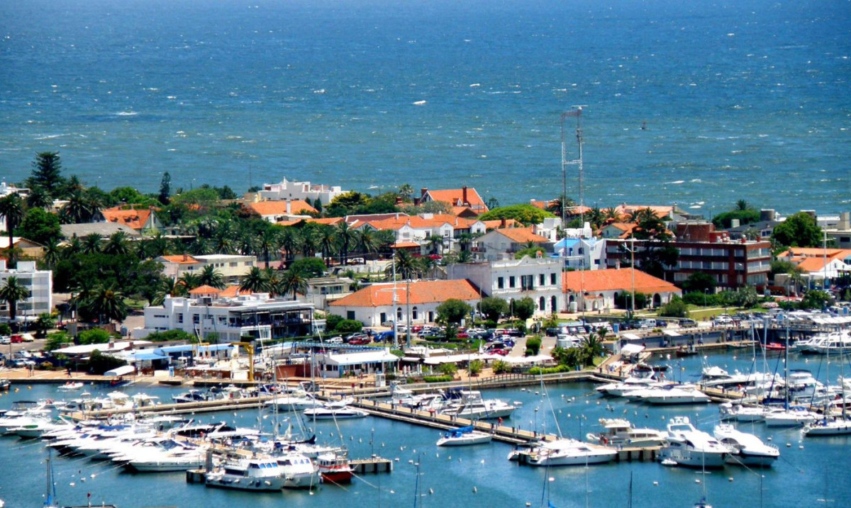 Gran apartamento en el Puerto de Punta del Este con vista al Mar