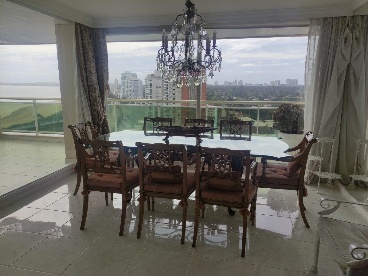 VENTA Primera línea Coral Tower 3 dormitorios y servicio 