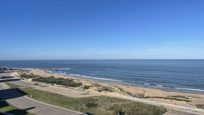 ALQUILER Anual o temporada 3 dormitorios y servicio primera línea playa Brava
