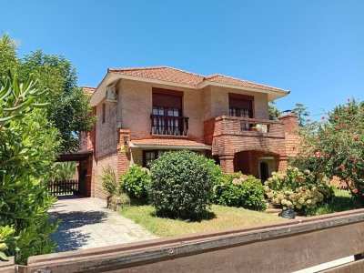 HERMOSA CASA BARRIO CORDOBA