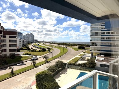 Brava parada 4 apartamento 3 dormitorios en suite mas dependencia alquiler