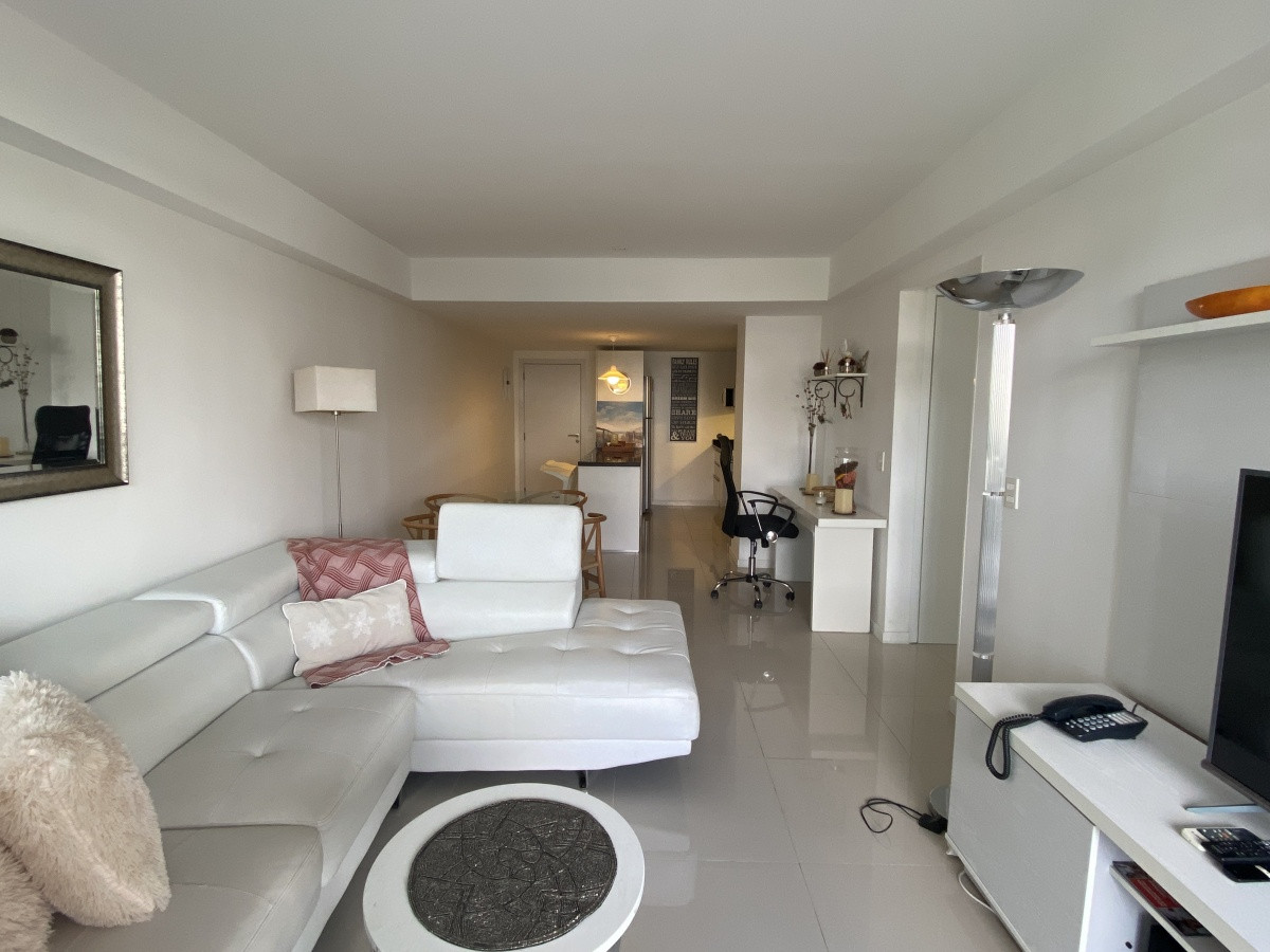 Venta amplio 2 dormitorios 2 baños  vista al mar con renta