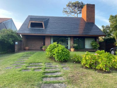 Venta Preciosa casa en paradas a metros del mar 3 dormitorios