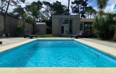 Casa Minimalista en Pinares Punta del Este con piscina