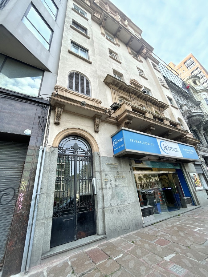 Venta Apartamento 3 Dormitorios + 2 Baños - Centro