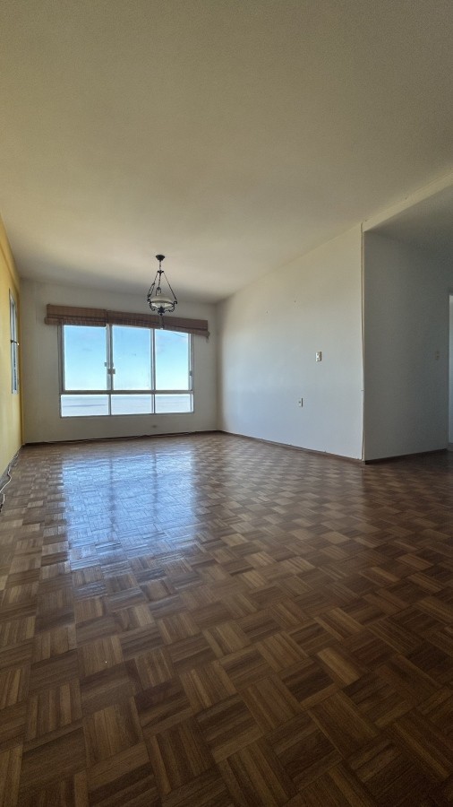 Venta apartamento con renta 3 Dormitorios + Garaje - Rambla De Malvin