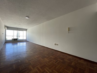 Alquiler Monoambiente con Balcón - Punta Carretas 