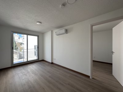 Alquiler apartamento 1 dormitorio + balcón + garage + Tres Cruces 