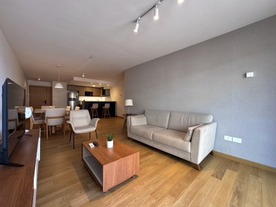 Alquiler amoblado 1 dormitorio con balcón y garaje 
