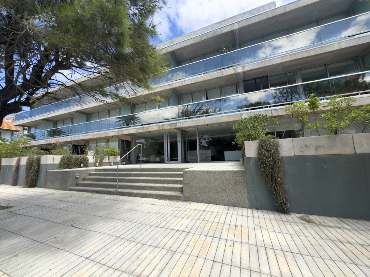 Venta Apartamento 1 Dormitorio, Balcón y Garage - Punta Del Este