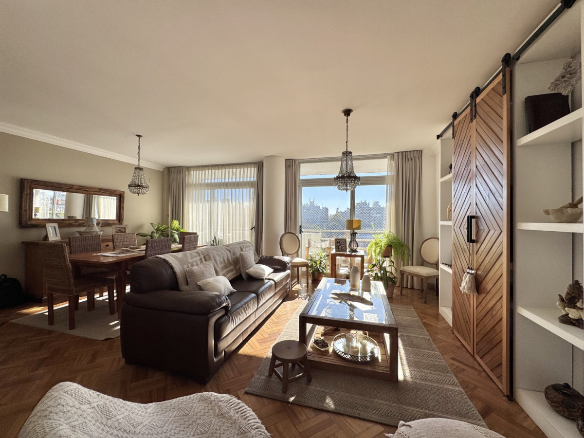 Venta apartamento 3 dormitorios + servicio + balcón + garaje - Villa Biarritz
