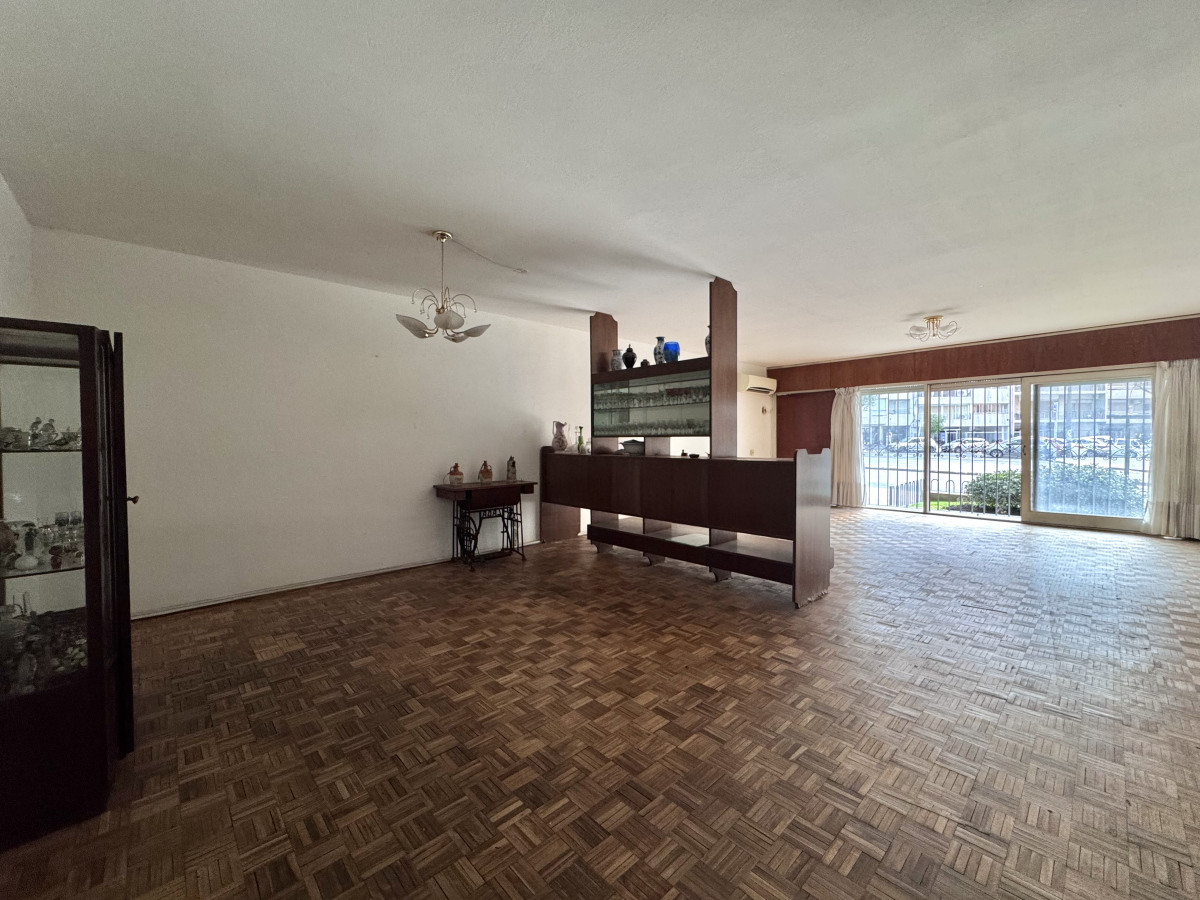 Venta apartamento 3 dormitorios + patio + garaje - Pocitos