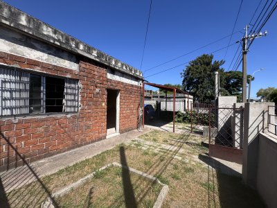 Venta Casa A Reciclar 3 Dormitorios + Patio + Cochera - Ituzaingó