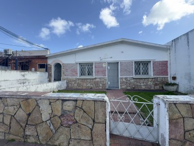 Venta casa 1 dormitorio + patio - Villa Española