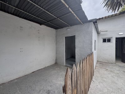 Alquiler casa 2 dormitorios sin gastos comunes - Jacinto Vera 