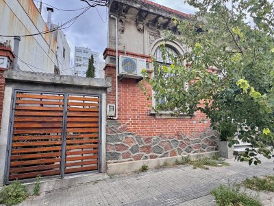 Venta casa padrón único 3 dormitorios + garaje + patio - Pocitos