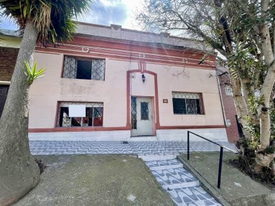 Venta casa para dos familias + patio y barbacoa - Cerro 
