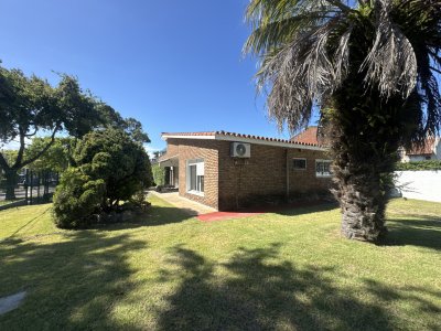 Alquiler casa 4 dormitorios + patio + barbacoa - Carrasco