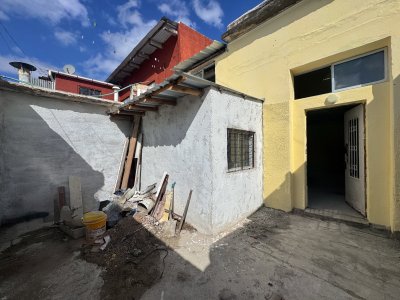 Venta casa 1 dormitorio + patio - Cerrito