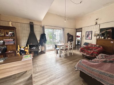 Venta casa padrón único 3 dormitorios + garaje + patio - Pocitos