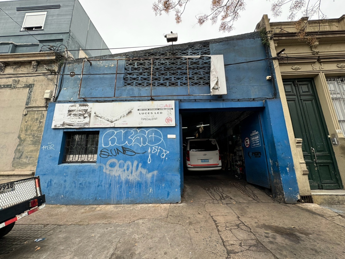 Venta de Galpón de 233m2 con renta - La Comercial