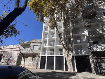 Alquiler apartamento 1 dormitorio + balcón + garage - Tres Cruces 