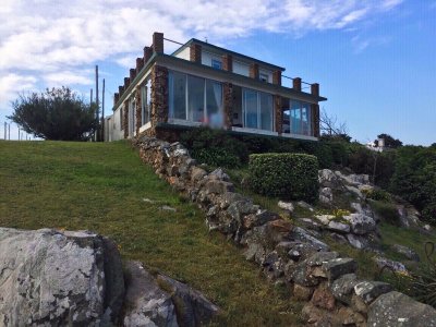 Excelente propiedad frente al mar 