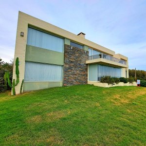 Hermosa casa frente al mar
