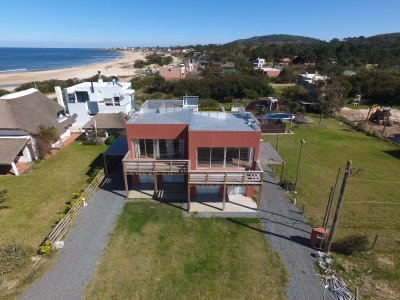 Duplex a pasos del mar