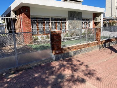 Excelente construcción a metros de la playa