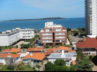 Venta de apartamento de 3 Dormitorios a pasos de Enjoy con vistas a playas mansa y brava, Piscinas, Microcine, Parrillero, Gym., Sala de juegos y más