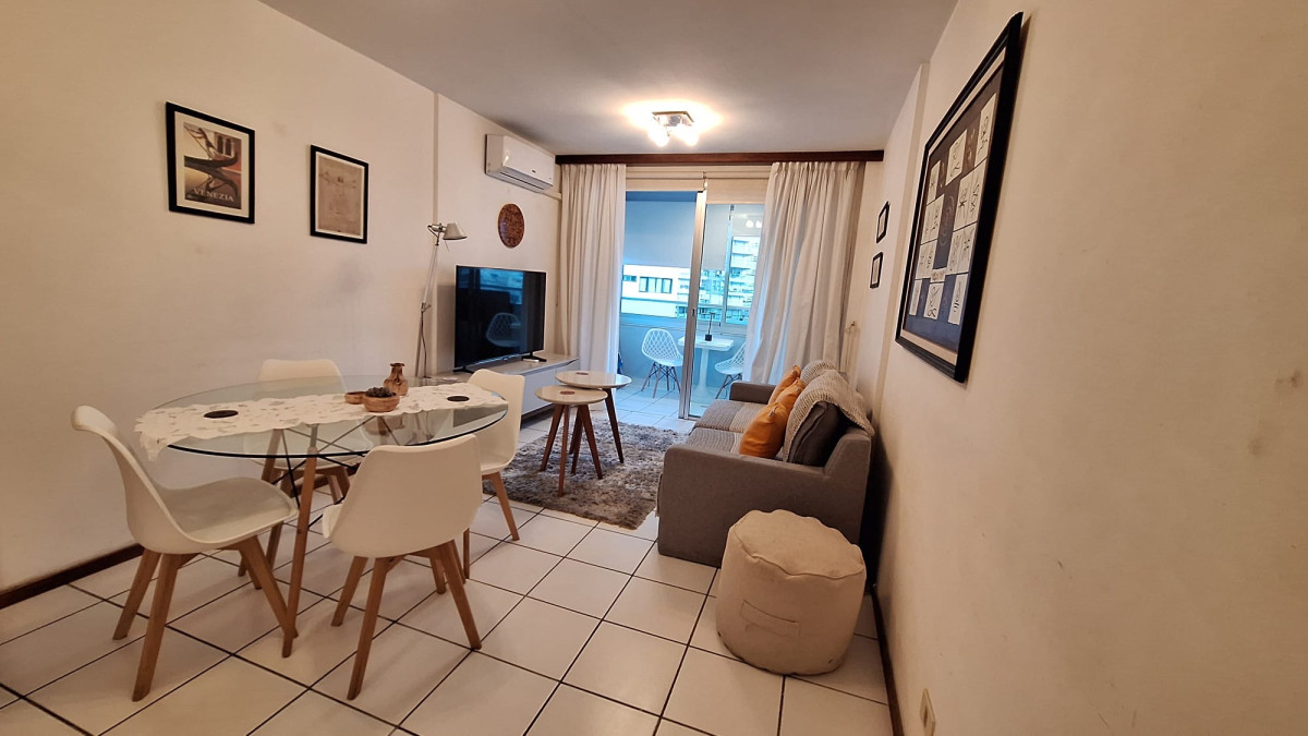 Imagen de Apartamento en venta de 1 dormitorio a pasos de la Playa Mansa