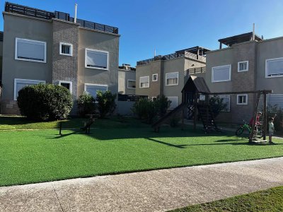 depto tipo casa con 2 dormitorios y parrillero propio!!