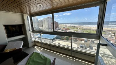 Apartamento con vista al mar !! 3 dormitorios mas servicio 