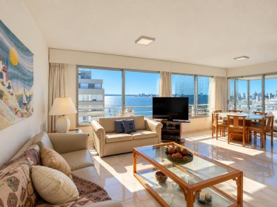 Apartamento piso alto, excelente orientación y vista