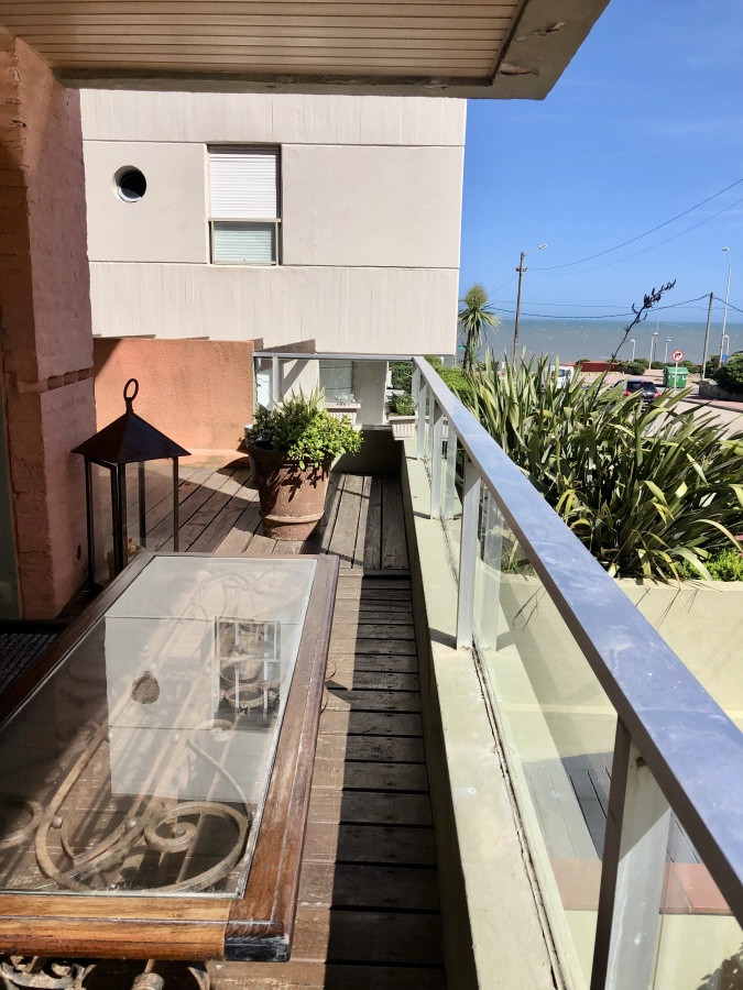 Disponible en venta, amplia planta con  vista al mar.