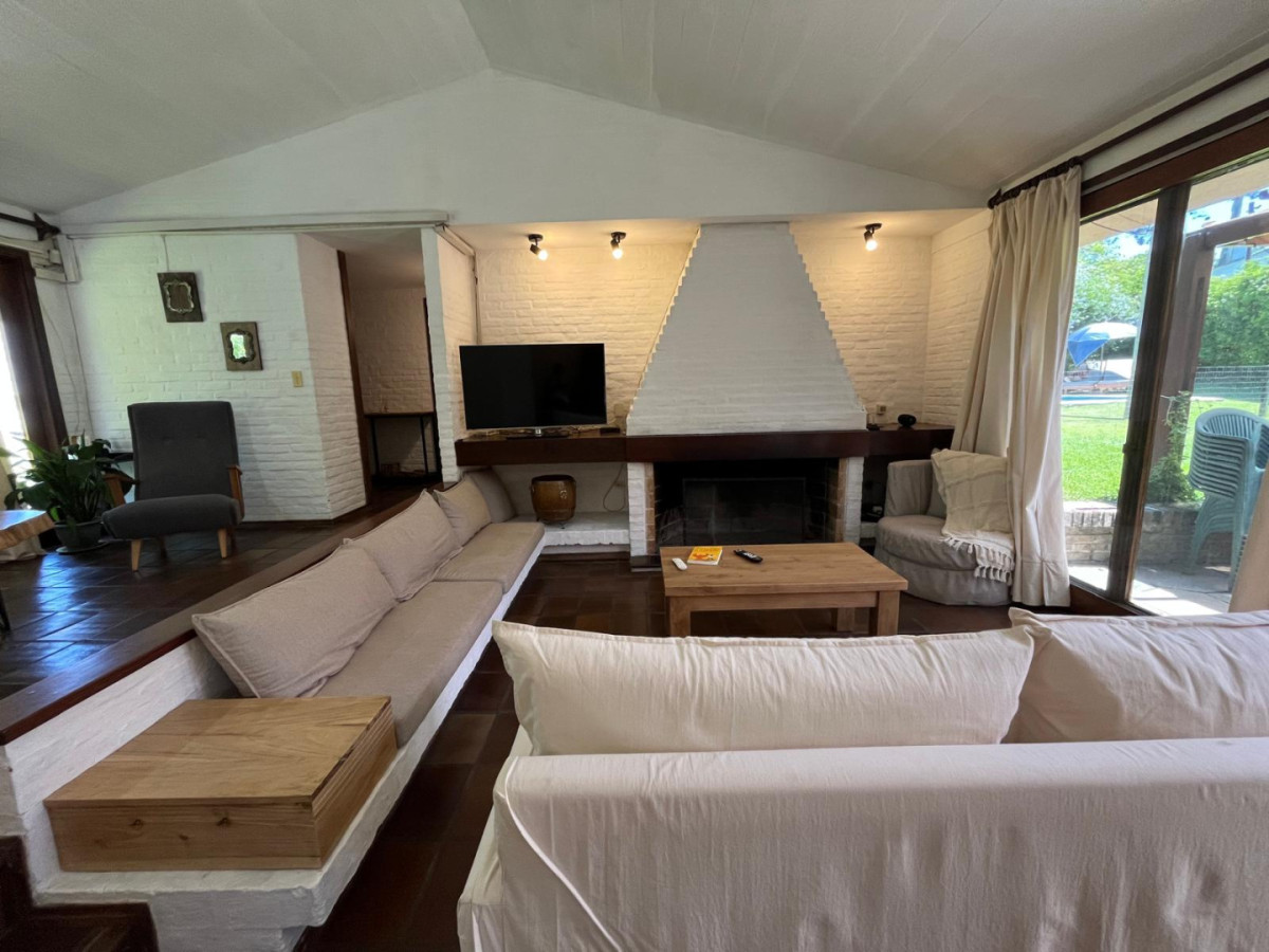 CASA EN VENTA 3 DORMITORIOS Y DEPENDECIA PINARES