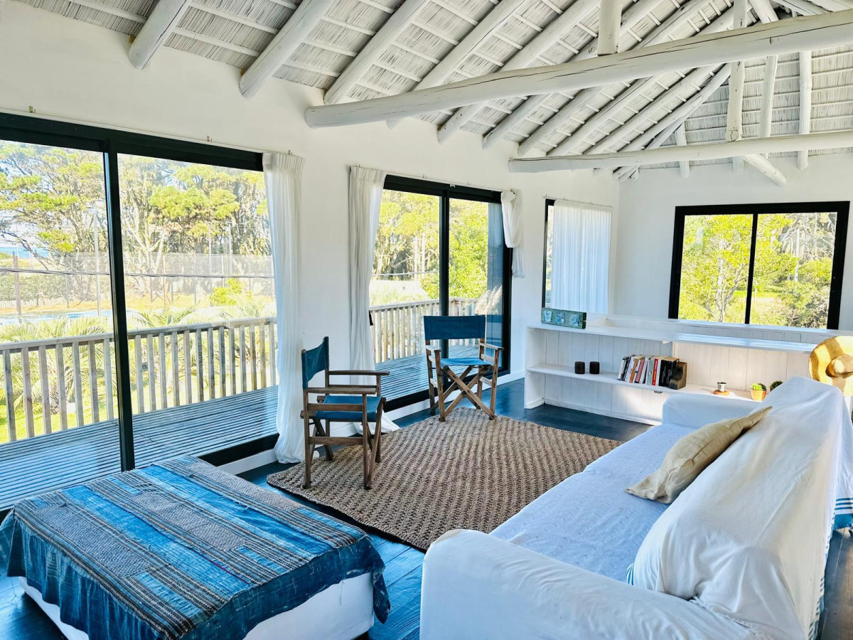 CASA 4 DORMITORIOS EN VENTA EN PUEBLO SAN VICENTE