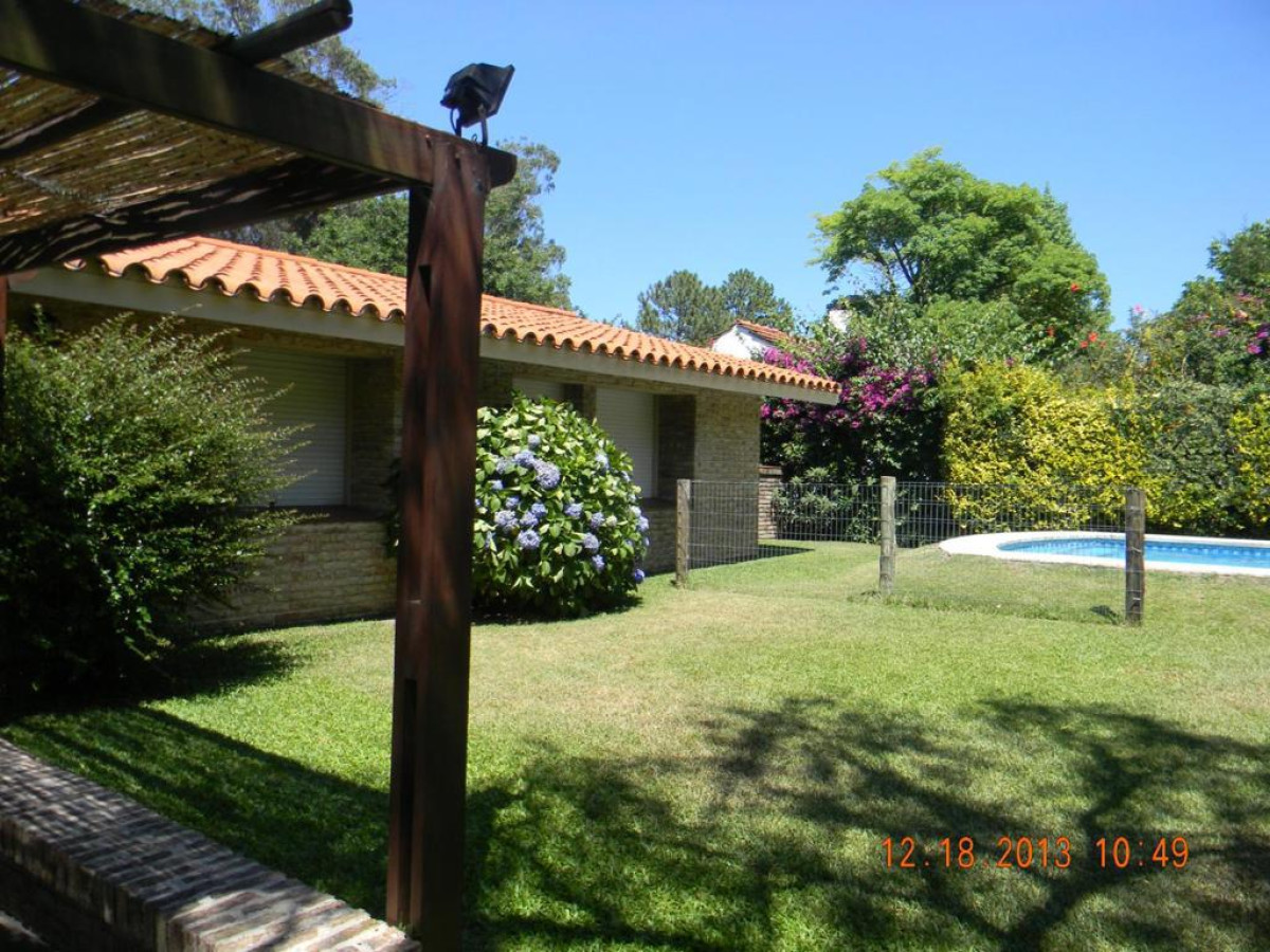 CASA EN VENTA 3 DORMITORIOS Y DEPENDECIA PINARES