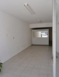 Amplio local en Peninsula