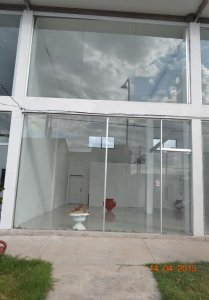 Precioso y luminoso local en Maldonado 